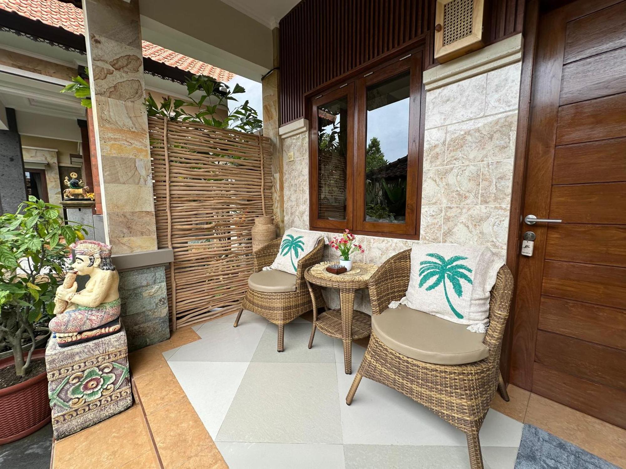 Kubu Dimel And Homestay